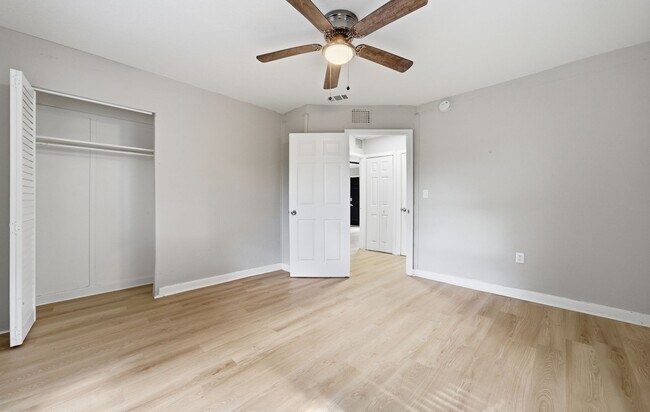 Building Photo - Renovated 2 Bedroom Jacksonville Heights Duplex Apartment