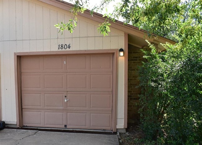 Building Photo - 1804 Rawhide Loop