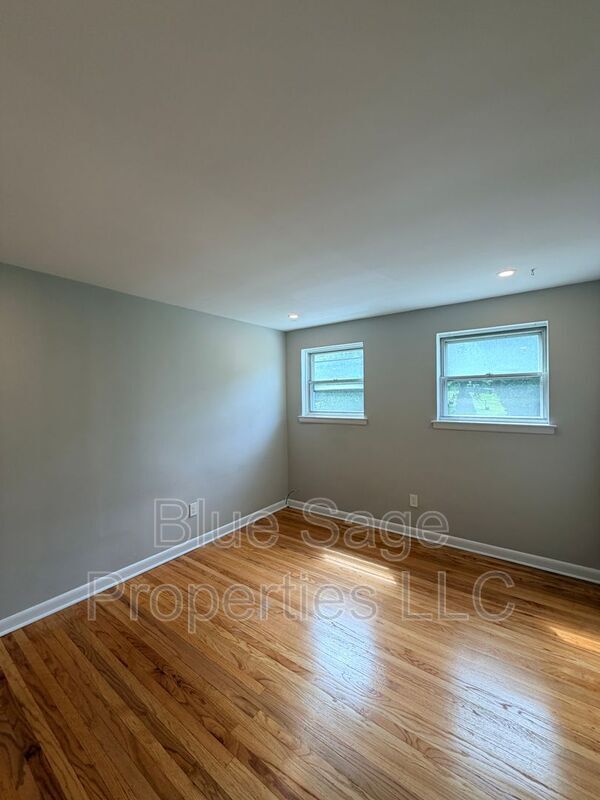 Building Photo - 4424 Bloomfield Ave