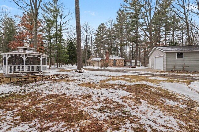 Building Photo - Beautifully Updated 4-bedroom, 2-bathroom Rental Property- $2100/Month