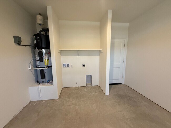 Building Photo - 9007 Canyon St