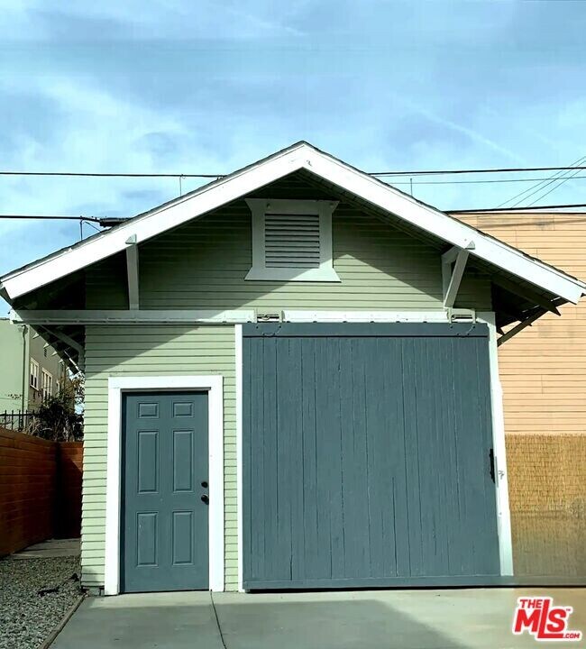 Building Photo - 1319 12th Ave