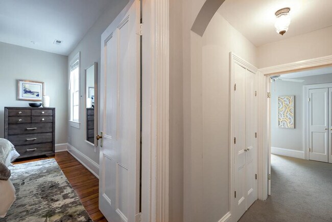 Building Photo - 27 3rd St NE