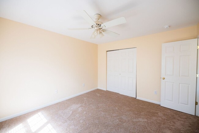 Building Photo - Stunning 6 bedroom 2.5 bathroom corner lot home in High Point with 2 car garage