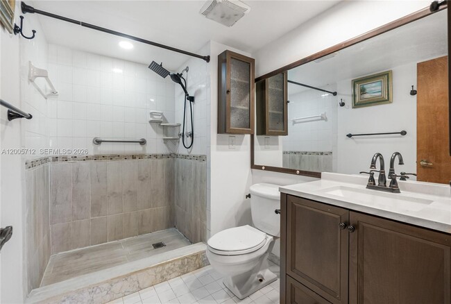 Building Photo - 711 S Hollybrook Dr