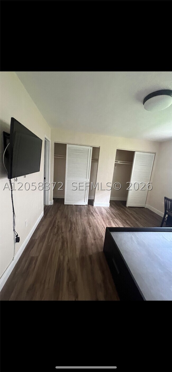 Building Photo - 8650 SW 67th Ave