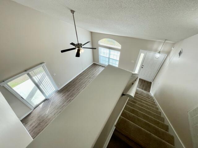 Building Photo - 925 Village Ln