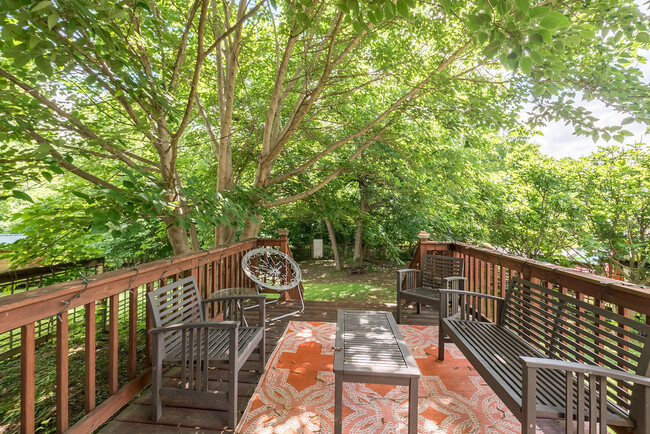 Building Photo - Walkable Carrboro Living — 3BR Home with L...