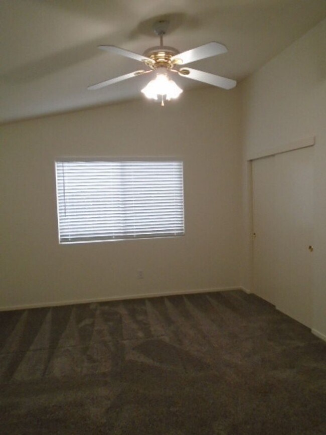 Building Photo - NICE SINGLE STORY 3 BEDROOM & 2 BATH IN DA...