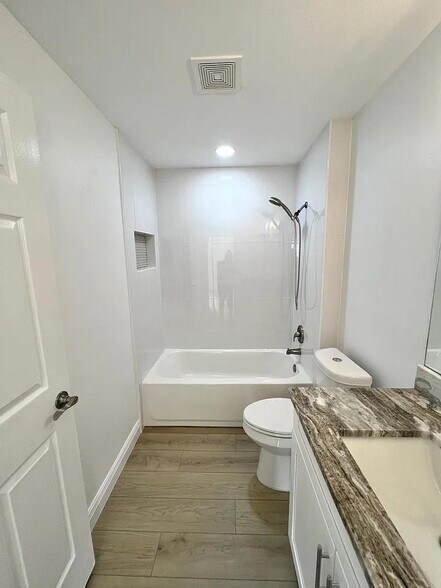 Building Photo - 1804 SW 38th Ln