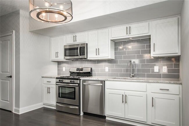 Building Photo - 338 7th St NE