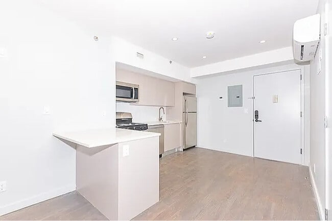 Building Photo - 594 Bushwick Ave