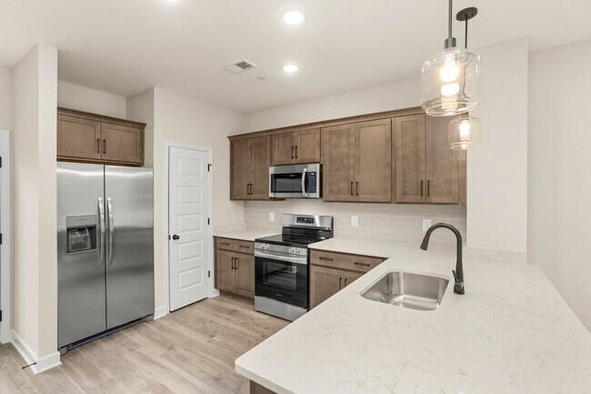 Building Photo - 521 Tappan Private Ln