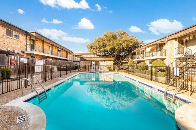 Building Photo - 10248 Regal Oaks Dr