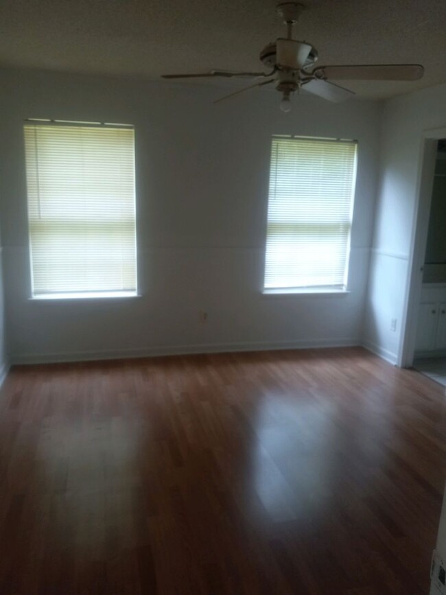 Building Photo - Charming 3 bedroom 2 Bath Home for Rent in...