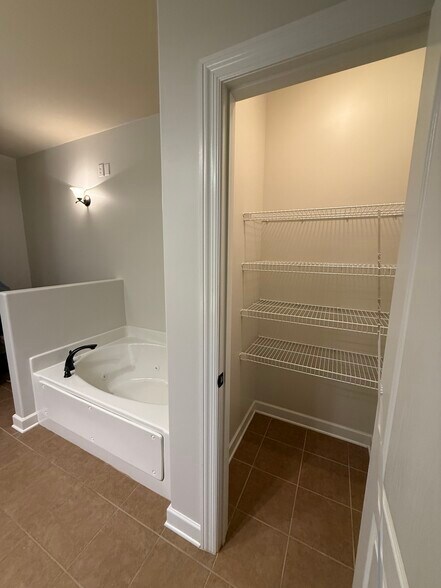 Master Bath & Linen Closet - 1828 Rushing Wood Dr NW