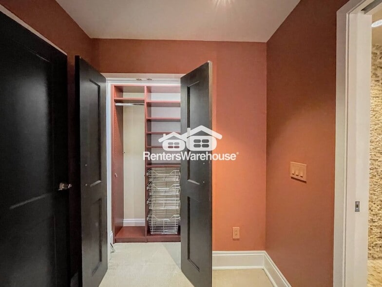 Building Photo - 219 Granby St