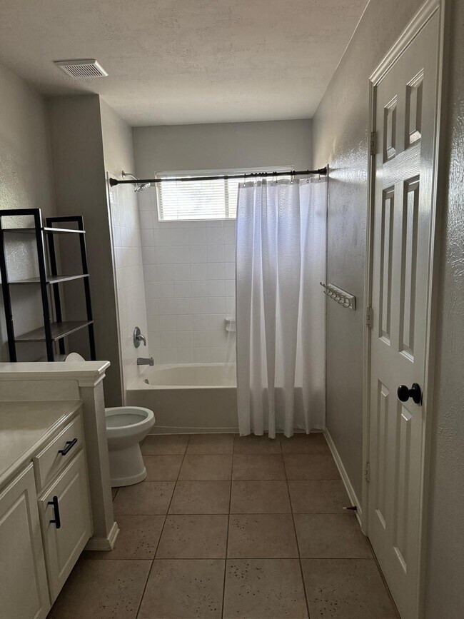 Building Photo - 18219 Water Mill Dr