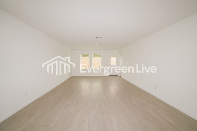 Building Photo - 7907 Meadow Cranesbill Ln