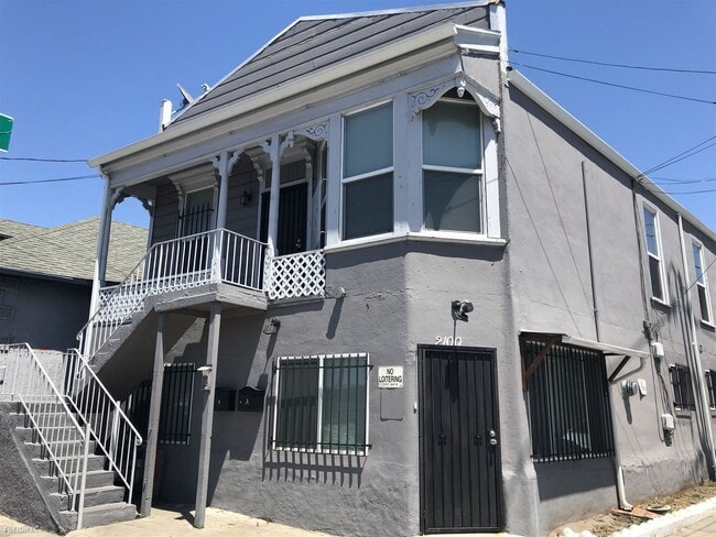 Primary Photo - 3 br, 1 bath 4plex - 2100 Market St #B