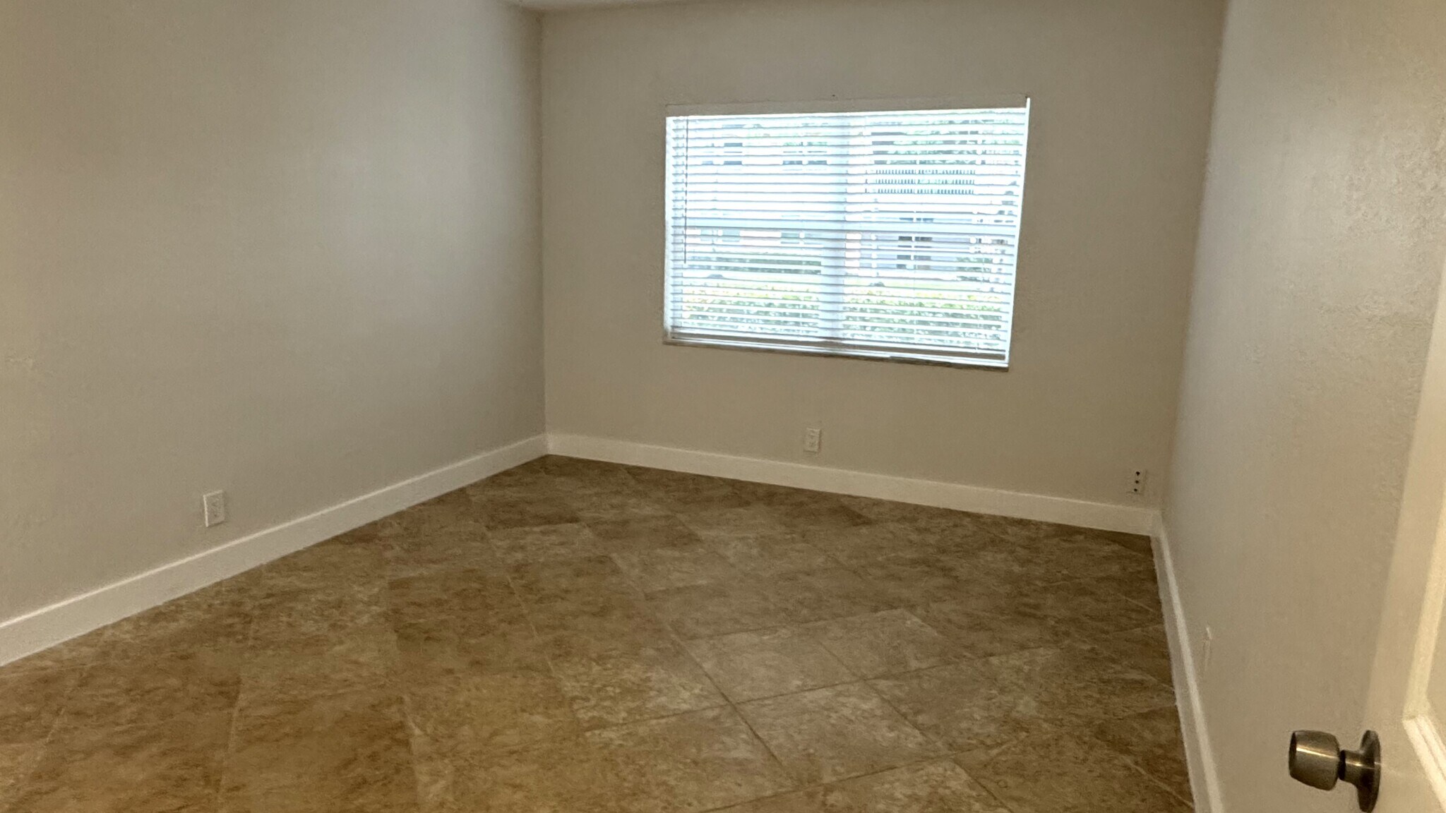 Building Photo - 760 SE 2nd Ave