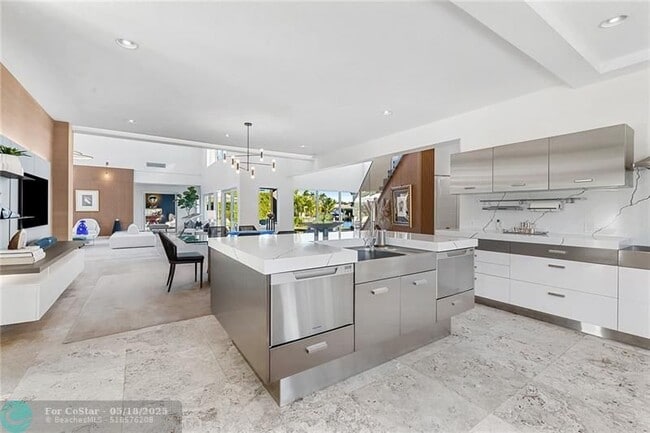 Building Photo - 2416 Bayview Dr