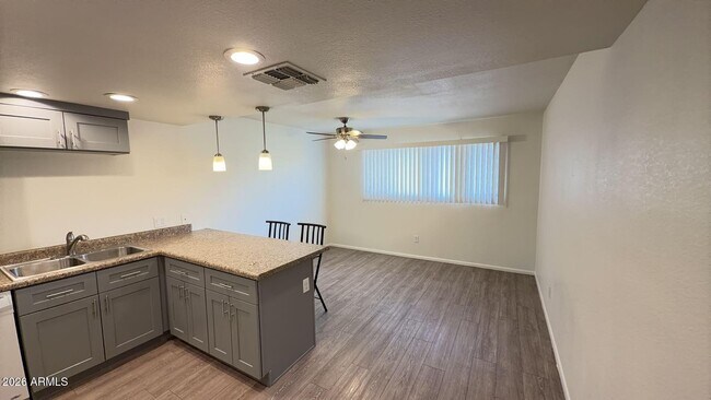 Building Photo - 4418 N 53rd Ln