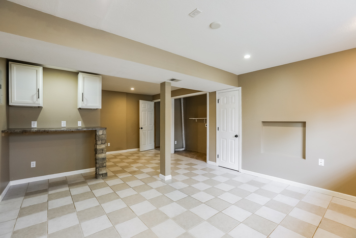 Building Photo - 1303 Magnolia Dr