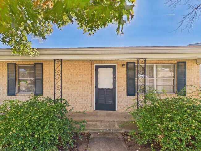 Building Photo - 126 Northwest Dr