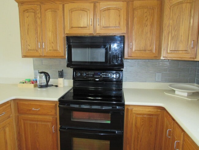 Building Photo - Top floor 2 bedroom condo in Camdenton