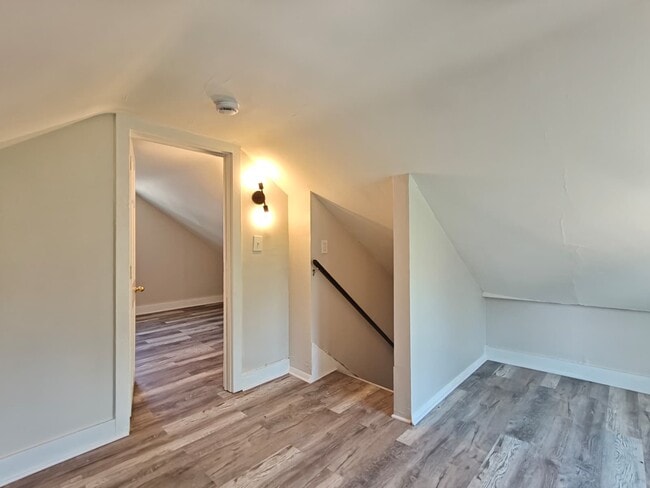 Building Photo - 317 Borden St