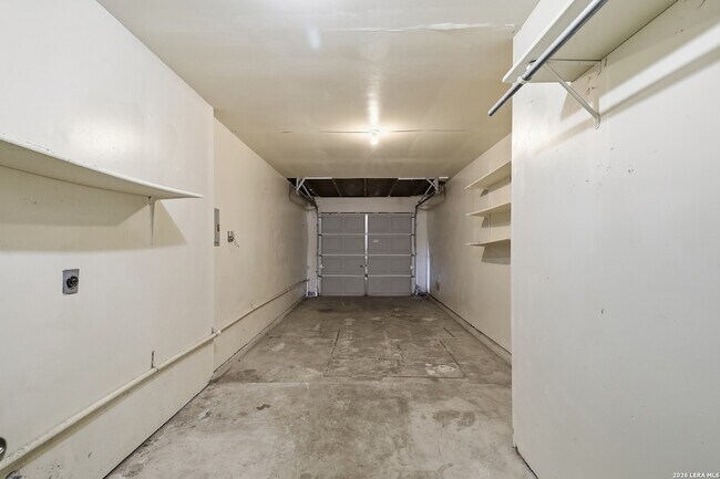 Building Photo - 8918 Fall River Dr
