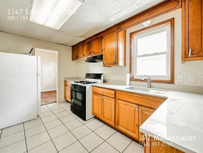 Building Photo - 1147 East Brockton-