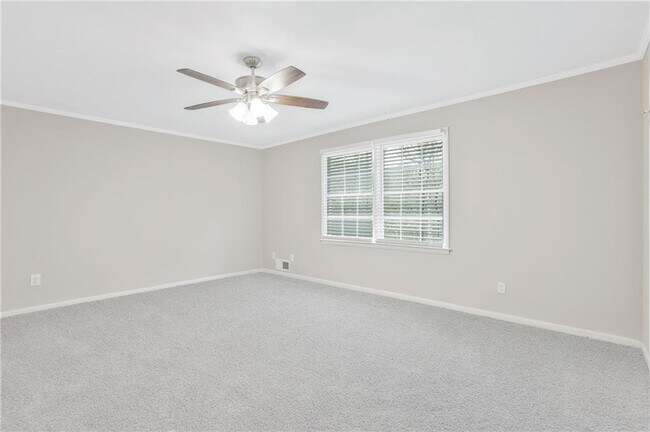 Building Photo - 3325 Kingfisher Dr