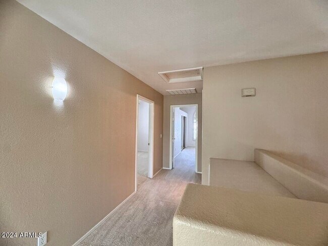 Building Photo - 1873 W Falcon Dr