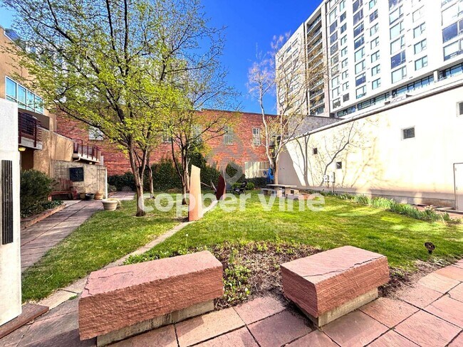 Building Photo - 1050 Cherokee St