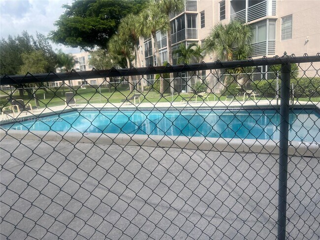 Building Photo - 9510 Seagrape Dr