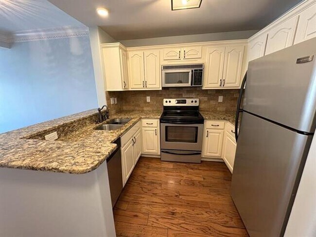 Building Photo - 1BD/1BA Condo located in The Monarch