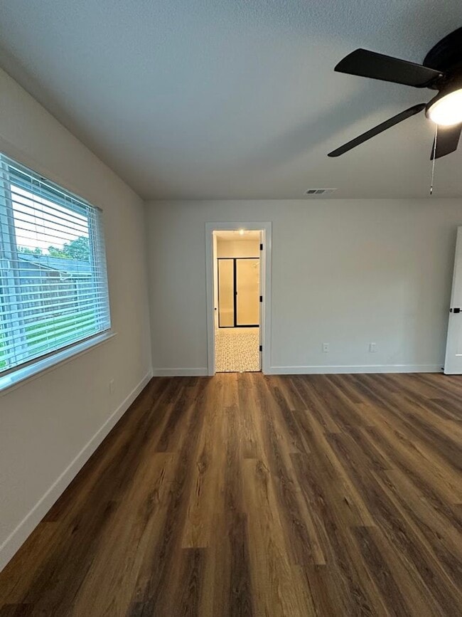Building Photo - Updated Home with Island Kitchen, LVP Flooring, and Yard Care Included!