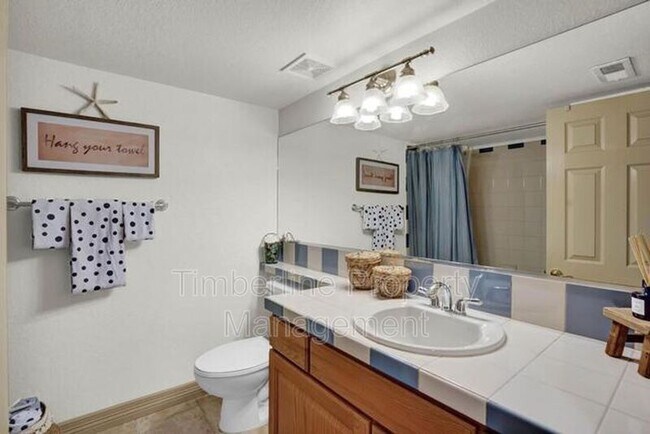 Building Photo - 2030 Silver Creek Dr