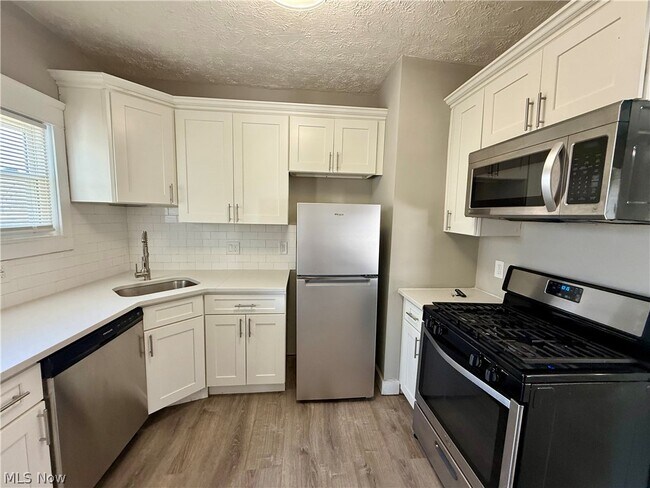 Building Photo - 1265 Marlowe Ave