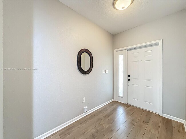 Building Photo - 2505 NW 31st Ct