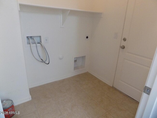 Building Photo - 41298 W Park Hill Dr