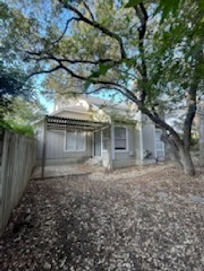 Building Photo - Beautiful remodeled 3 bed 2.5 bath