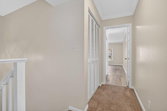 Building Photo - 596 SE 20th Ave