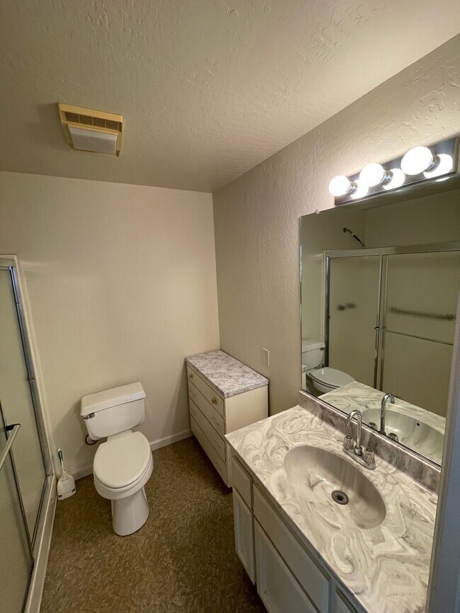 Building Photo - Paradise 3 bedroom 2 1/2 bath, large home, shop, natural landscaping.