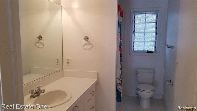 Building Photo - 4978 Somerton Dr