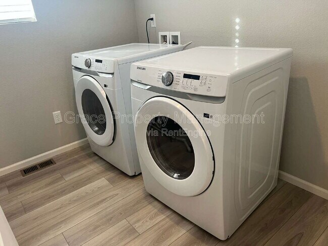 Building Photo - 1200 Sugarloaf Ln