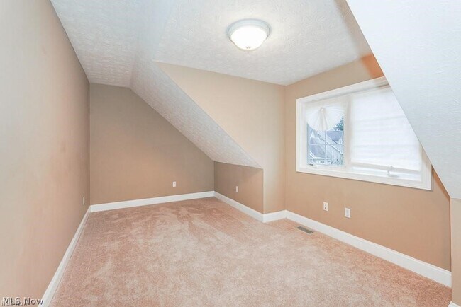 Building Photo - 3729 Edgehill Dr