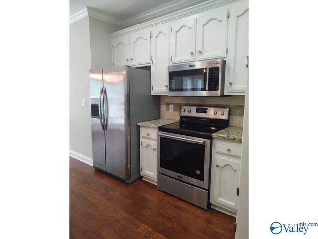 Building Photo - 3102 Connomara Ct SE